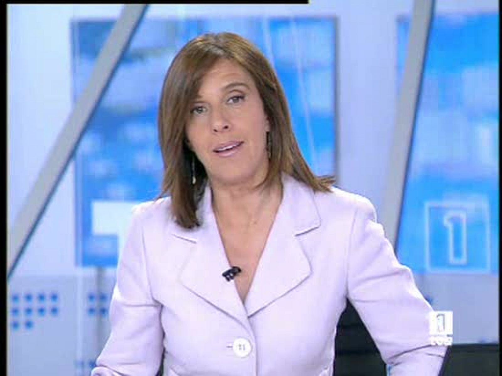   Clausurada la sede que Acción Nacionalista Vasca tiene en Portugalete, Vizcaya. La policía nacional ha registrado el local durante cuatro horas por orden del juez Garzón, que hace casi tres meses suspendió las actividades de ANV y el miércoles pasado envió a prisión a la alcaldesa de Mondragón que es miembro de esa formación.