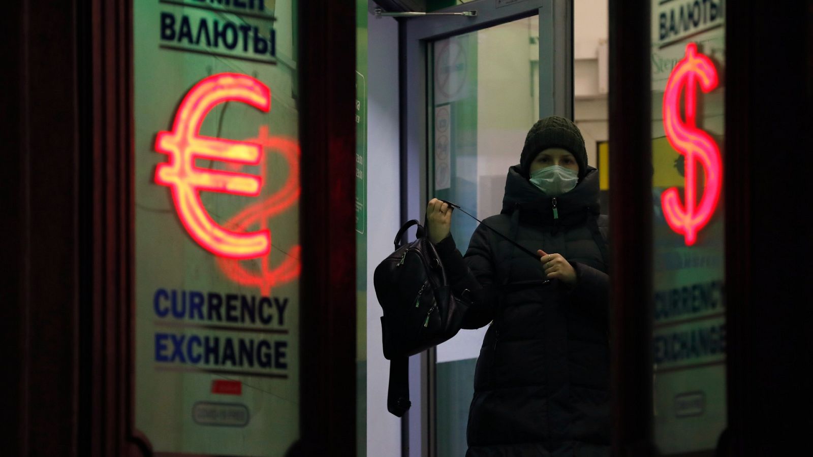Rusia impone un 'corralito' e impide retirar más de 10.000 dólares en otras divisas