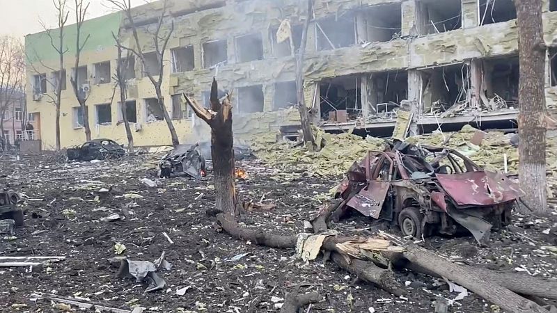 Al menos 17 heridos en el bombardeo de un hospital en Mariúpol