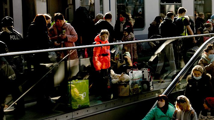 Miles de mujeres y niños se agolpan en la frontera para salir de Ucrania