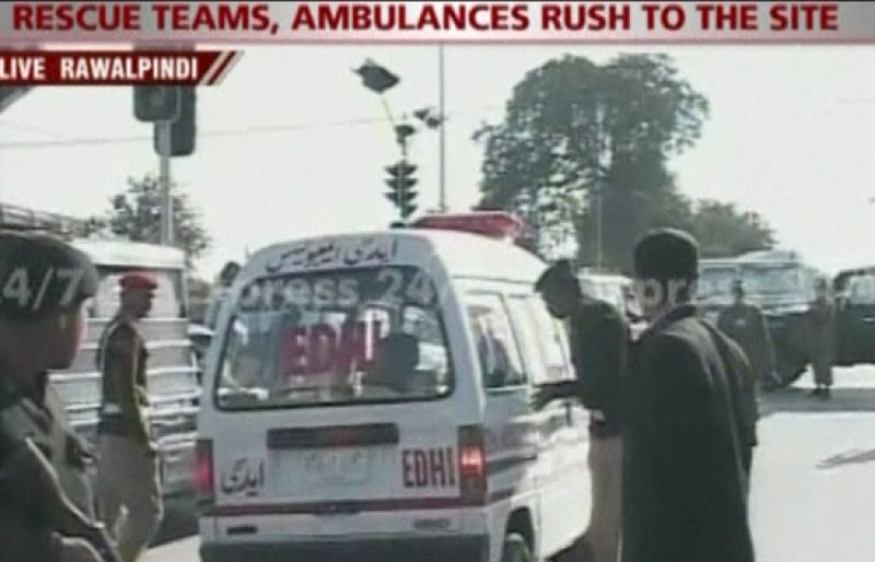 Al menos 39 personas han muerto en un ataque terrorista contra una mezquita situada junto al acuartelamiento militar de Rawalpindi, en Pakistán. 