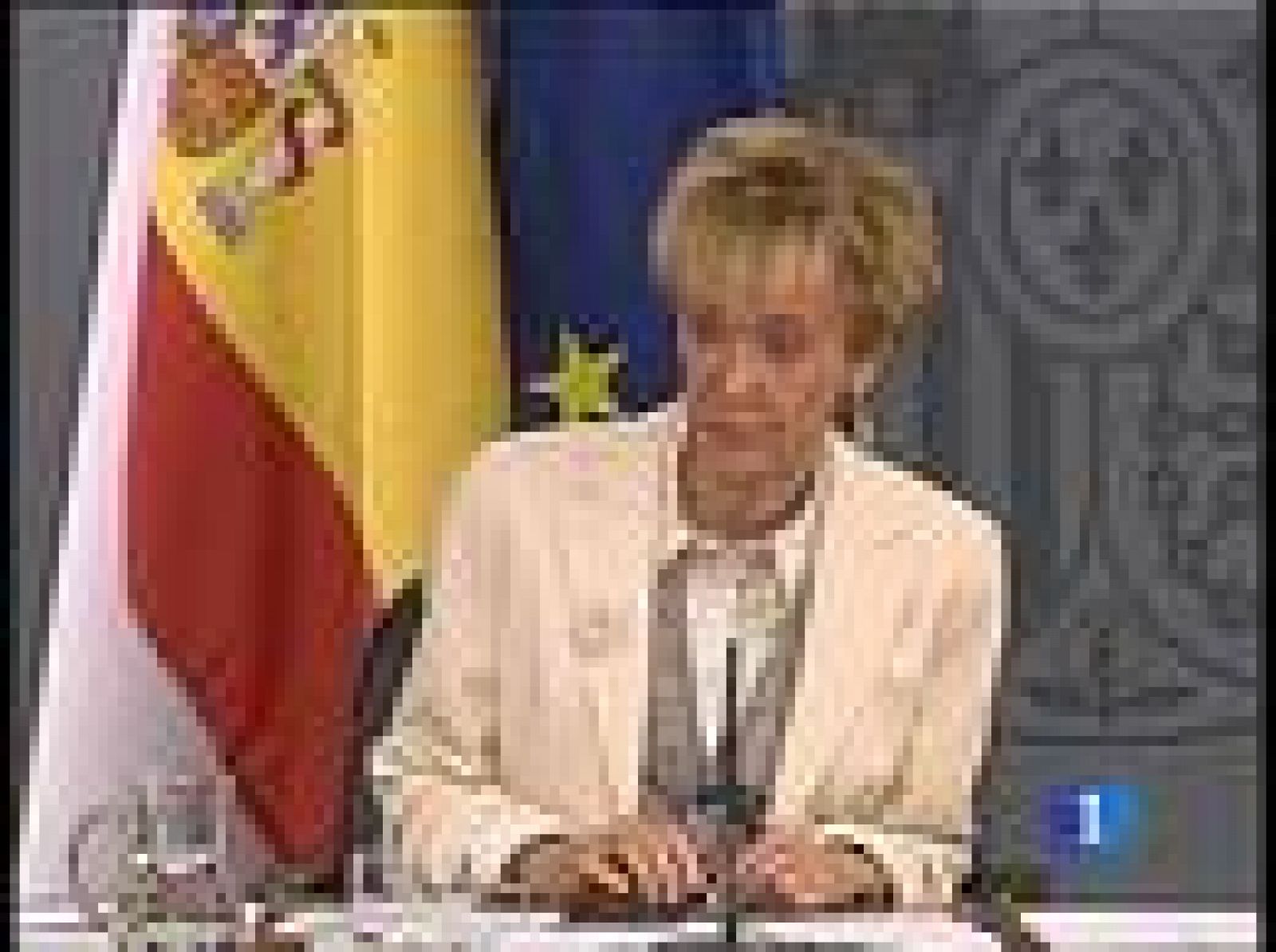 Tras el Consejo de Ministros, a la vicepresidenta le han preguntado sobre todo si el presidente Zapatero ha desautorizado a la ministra de Cultura.