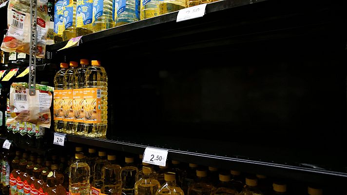 Telediario 1 - Los supermercados limitan la venta de aceite y pasta por miedo al desabastecimiento