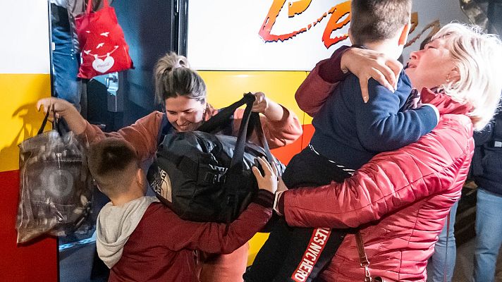 Telediario 1 - Las ONGs advierten contra las mafias que intentan captar a mujeres y niños ucranianos