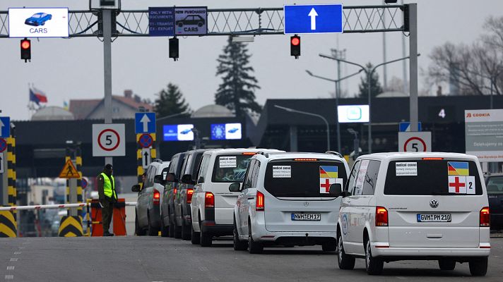Telediario 1 - Regresan los primeros convoyes humanitarios, que traen a refugiados ucranianos