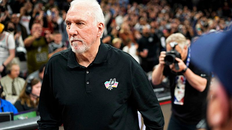Popovich bate el récord de victorias de un entrenador en la NBA: de la Guerra Fría a mito de los Spurs -- Ver ahora