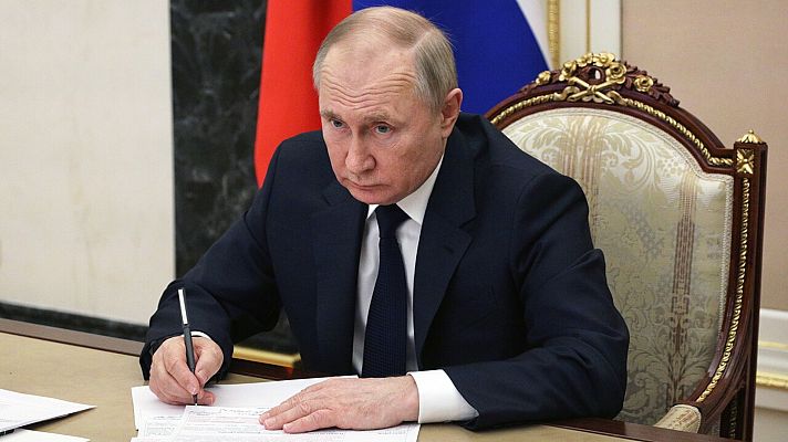 Putin y algunos colaboradores toman las decisiones en Rusia