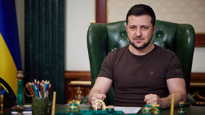 Zelenski reclama dialogar con Putin para "poder habilitar el ansiado corredor humanitario en Mariúpol"