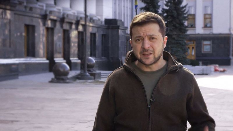 Zelenski asegura que "millones de personas trabajan para conseguir la paz" en Ucrania