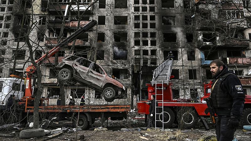 Rusia ataca objetivos estratégicos y barrios de viviendas en Kiev