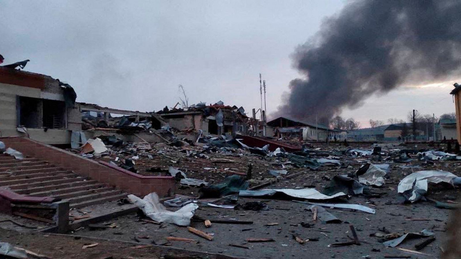 Rusia extiende la ofensiva al oeste de Ucrania y los bombardeos se acercan a territorio OTAN