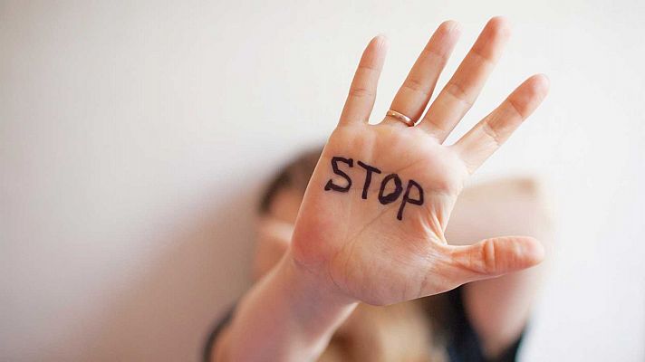 Telediario 1 - Detenido un policía local en Ceuta acusado de matar a su mujer en un posible caso de violencia de género