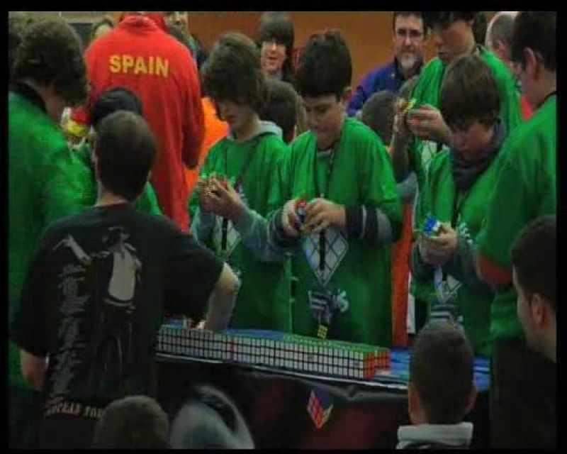 El Colegio 'Ikastola Astileku' del País Vasco se ha proclamado campeón del primer Campeonato nacional Escolar de Cubo de Rubik. Para alzarse con la victoria, un equipo de 10 estudiantes resolvió 40 cubos de rubick en un tiempo de 6 minutos y 44 segun