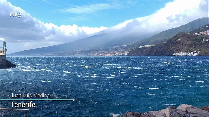 Viento fuerte en Canarias y Pirineos. Intervalos de viento fuerte en Baleares, zonas del tercio este peninsular y litoral gallego