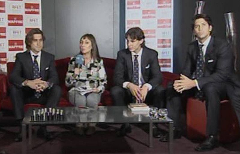 El equipo español de Copa Davis, que ha recibido este domingo la ensaladera que le acredita como campeón, ha sido entrevistado en el Telediario 2 de TVE.