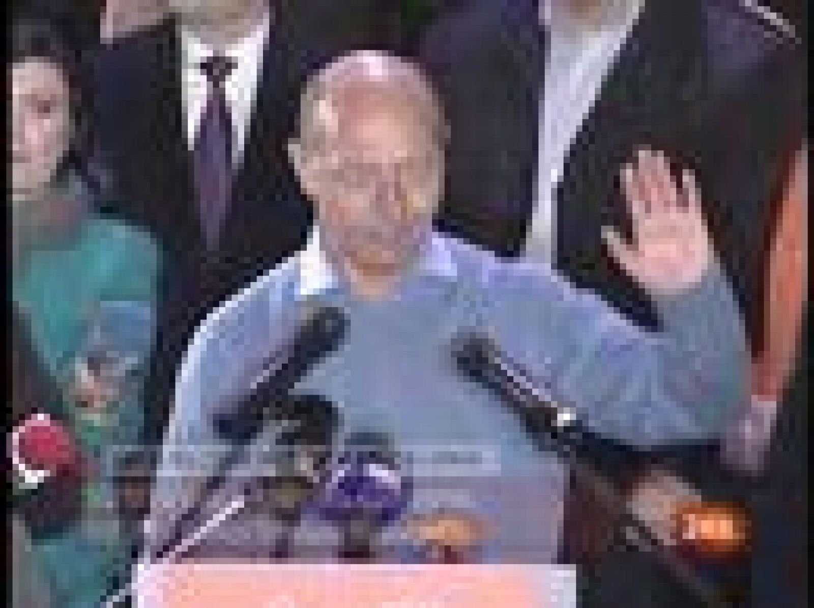 El candidato del Partido Social Demócrata (PSD), Mircea Geoana, ha conseguido entre el 51 y el 52% de los votos frente al actual jefe del Estado, Traian Basescu, en la segunda vuelta de las elecciones presidenciales rumanas, según los primeros sondeos a pie de urna (06/12/09).