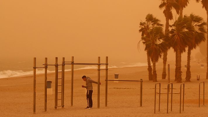 Telediario 1 - La calima empeora la calidad del aire en gran parte de España