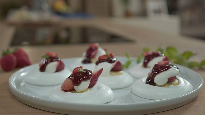 Receta de pavlova de fresas y crema de menta