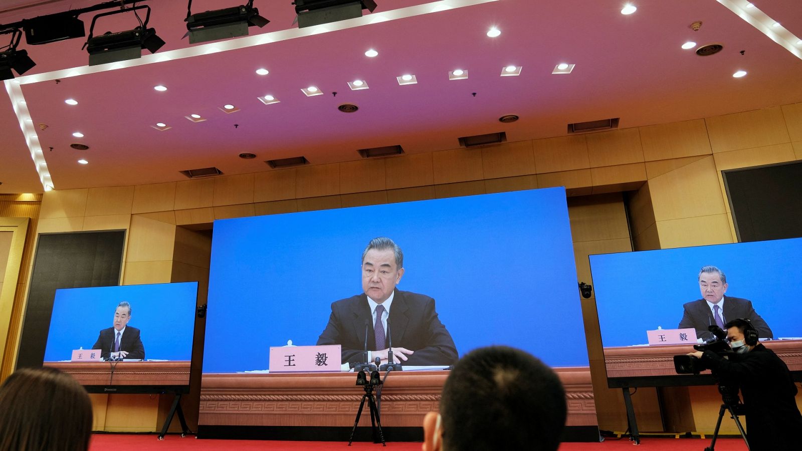 China avisa de que no quiere verse afectada por las sanciones contra Rusia y mirará por sus intereses