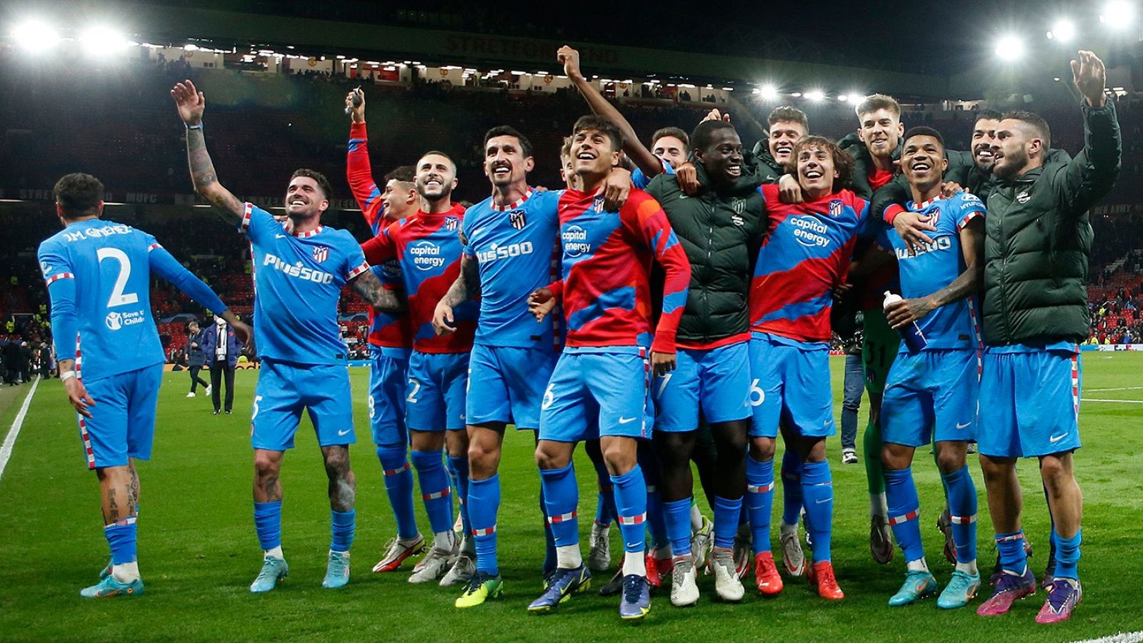 El Atleti y su afición celebran el pase a cuartos de Champions | Ver