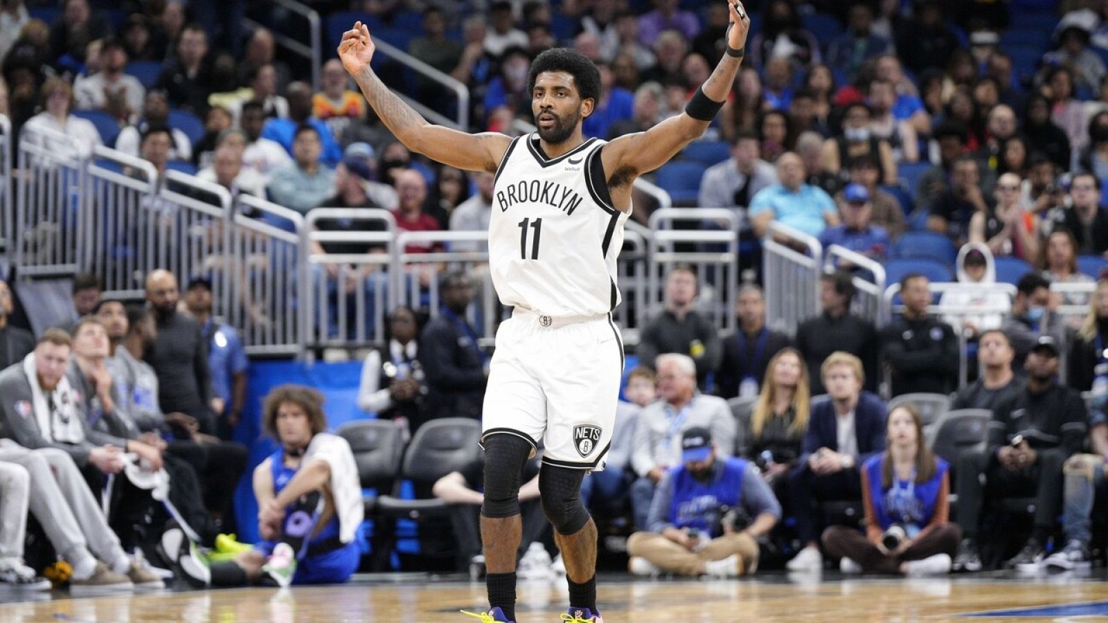 Los Nets arrollan a los Magic con 60 puntos de Irving | Ver