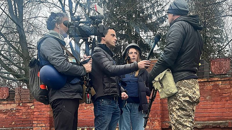 Los fixer, la sombra invisible de los periodistas en guerra: "Son nuestra primera defensa, solo un pu�ado se salvan por el casco"