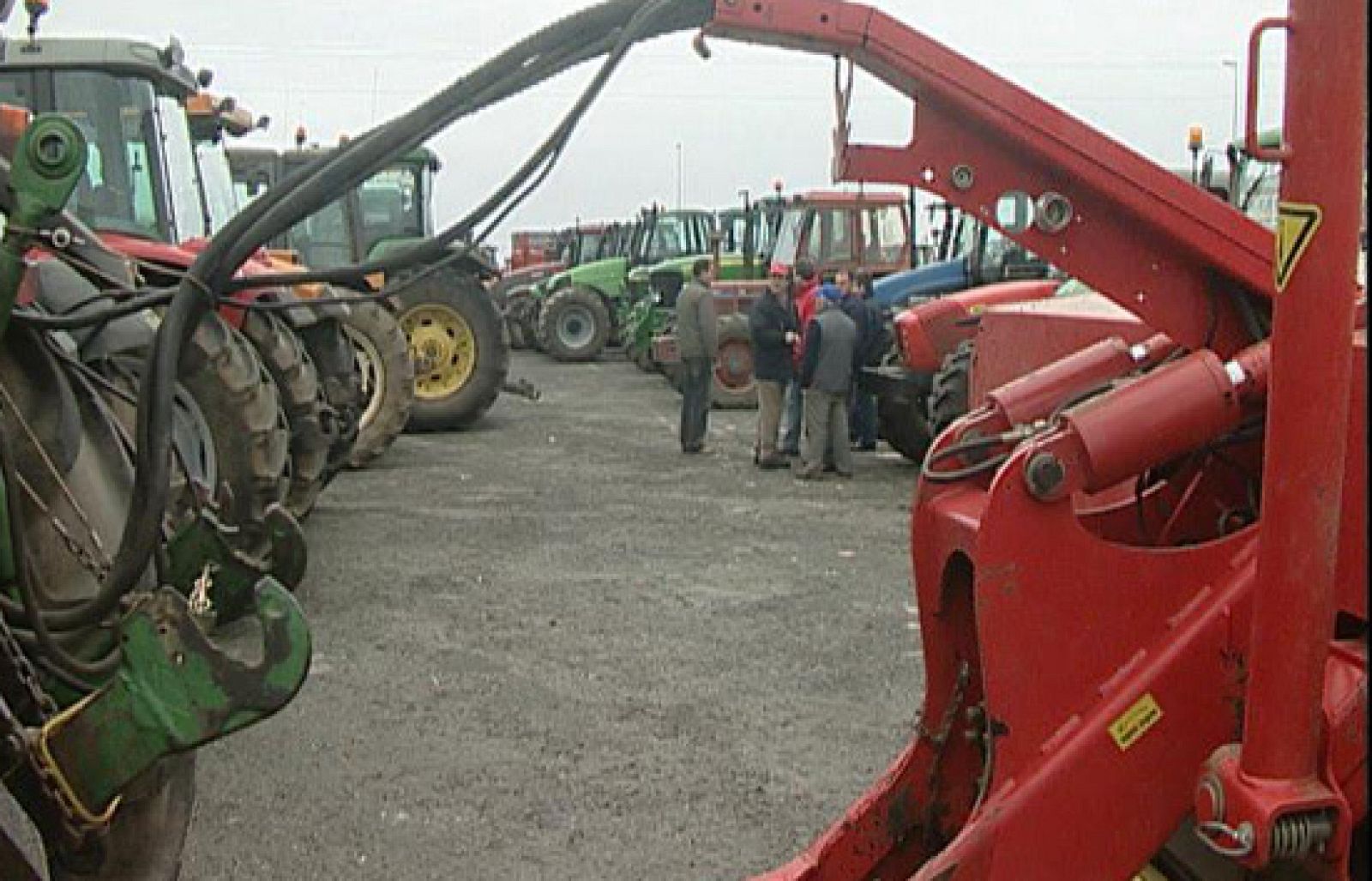 Protesta en Santiago contra los bajos precios en origen de la leche | Ver