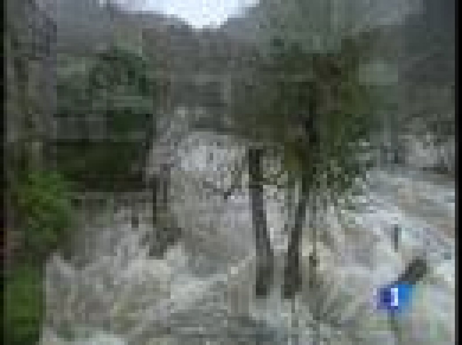 La lluvia que ha caído estos días en Galicia ha provocado inundaciones en 48 municipios. Hasta 169 litros por metro cuadrado se han recogido en algunos pueblos de Pontevedra, pero parece que el peligro de desbordamientos ya ha pasado.