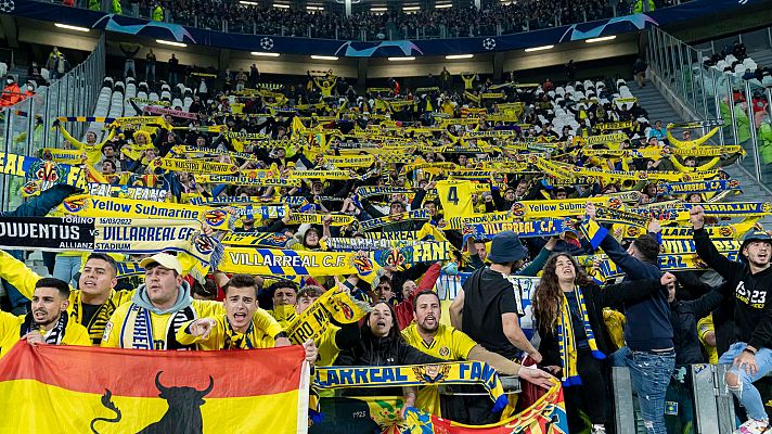 La afición del Villarreal celebra en Turín el pase a cuartos de Champions