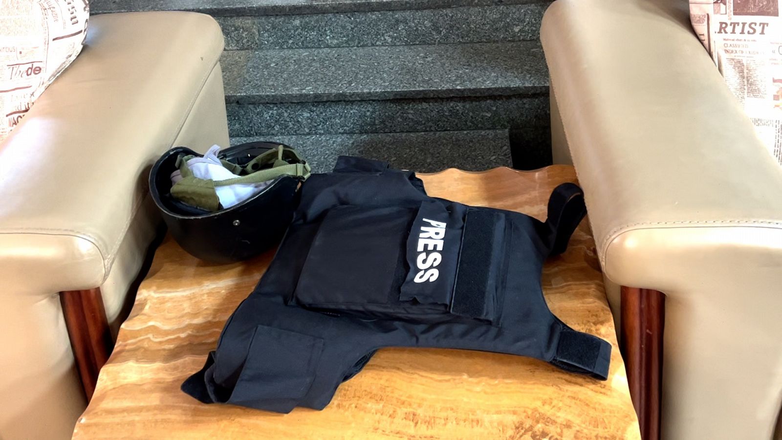 Corresponsales de guerra graban con el móvil | Ver