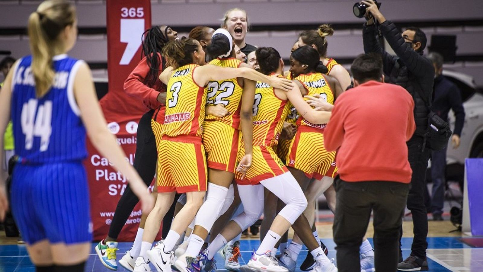 Euroliga Femenina I Girona fuerza el tercer partido ante Avenida