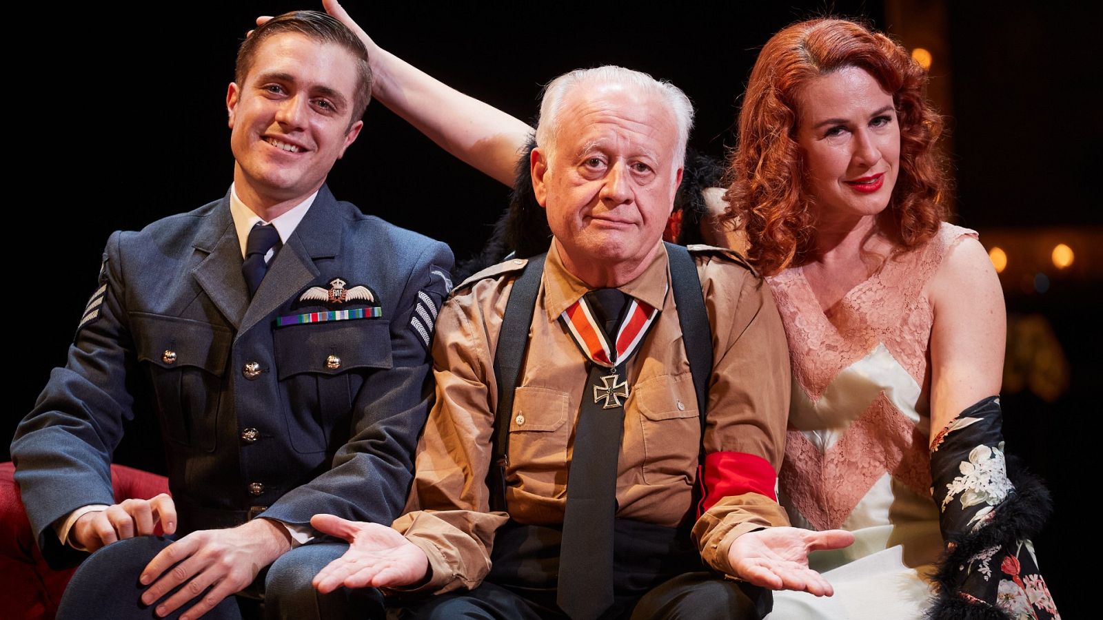 Juan Echanove protagoniza y dirige la adaptación de la famosa película de Lubitsch, 'Ser o no ser' | Ver