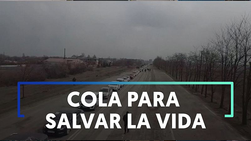 Los ucranianos huyen de Mariúpol creando colas kilométricas 