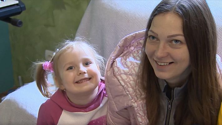 Telediario 2 - Una riojana acoge a la familia de su "primo" ucraniano adoptivo: "Los primeros momentos fueron de mucha angustia"
