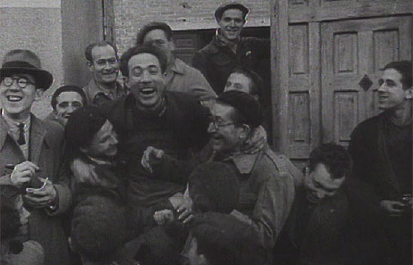 Desde que se celebró el primer sorteo de la Lotería Nacional, en 1812, el coste de la vida, la cuantía de los premios y los salarios han cambiado mucho. Hemos echado cuentas y las cifras dicen que antes el "Gordo" nos hacía más ricos.