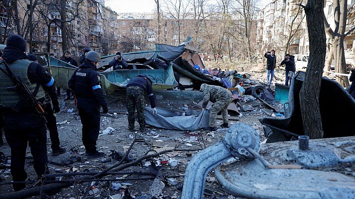 Un muerto en un bombardeo de viviendas en Kiev