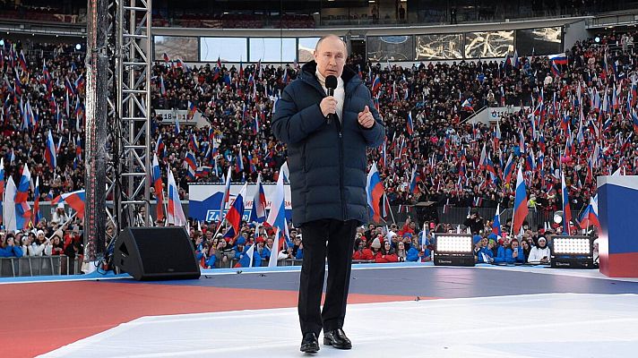 Putin justifica su invasión a Ucrania ante miles de rusos