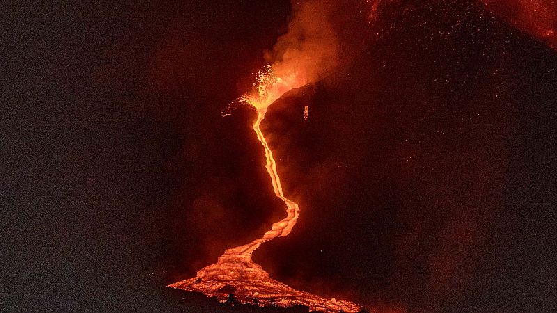 El volcán de La Palma continúa desgasificándose seis meses después de la erupción