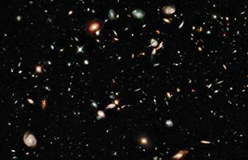 La cámara infrarroja del telescopio espacial Hubble ha captado imágenes del Universo cuando éste solo tenía 600 millones de años después del Big Bang, ha informado la NASA. La mayoría de las teorías señala que el Big Bang, la explosión que dio nacimi