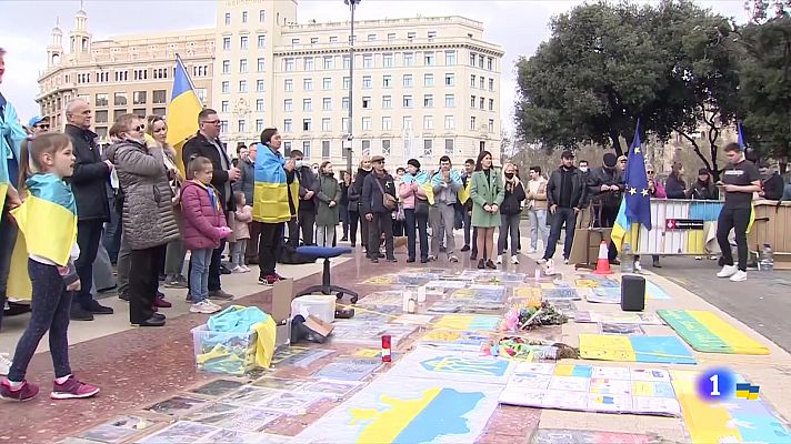 L'Informatiu - 200 persones clamen pel final de la guerra a Ucraïna