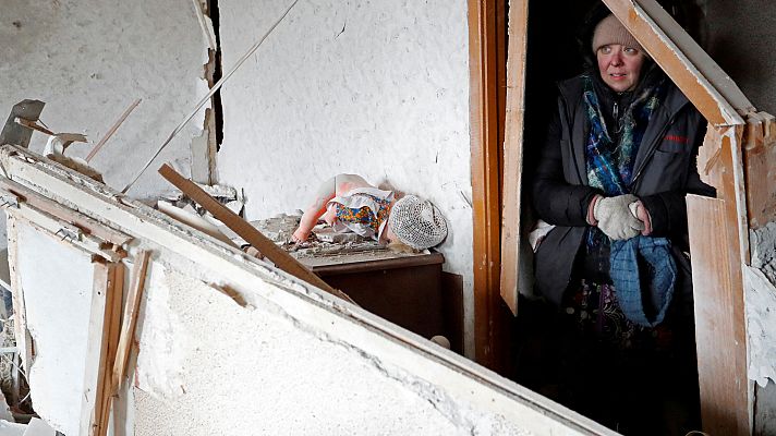 Telediario Fin de Semana - Mariúpol denuncia un ataque contra una escuela donde se refugiaban 400 personas