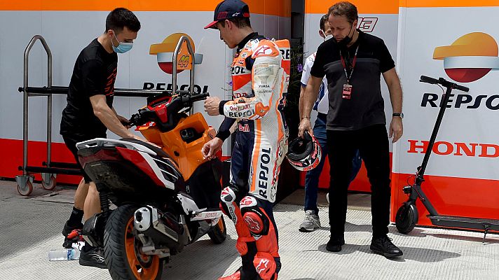 Márquez se cae otra vez y no corre con un golpe en la cabeza