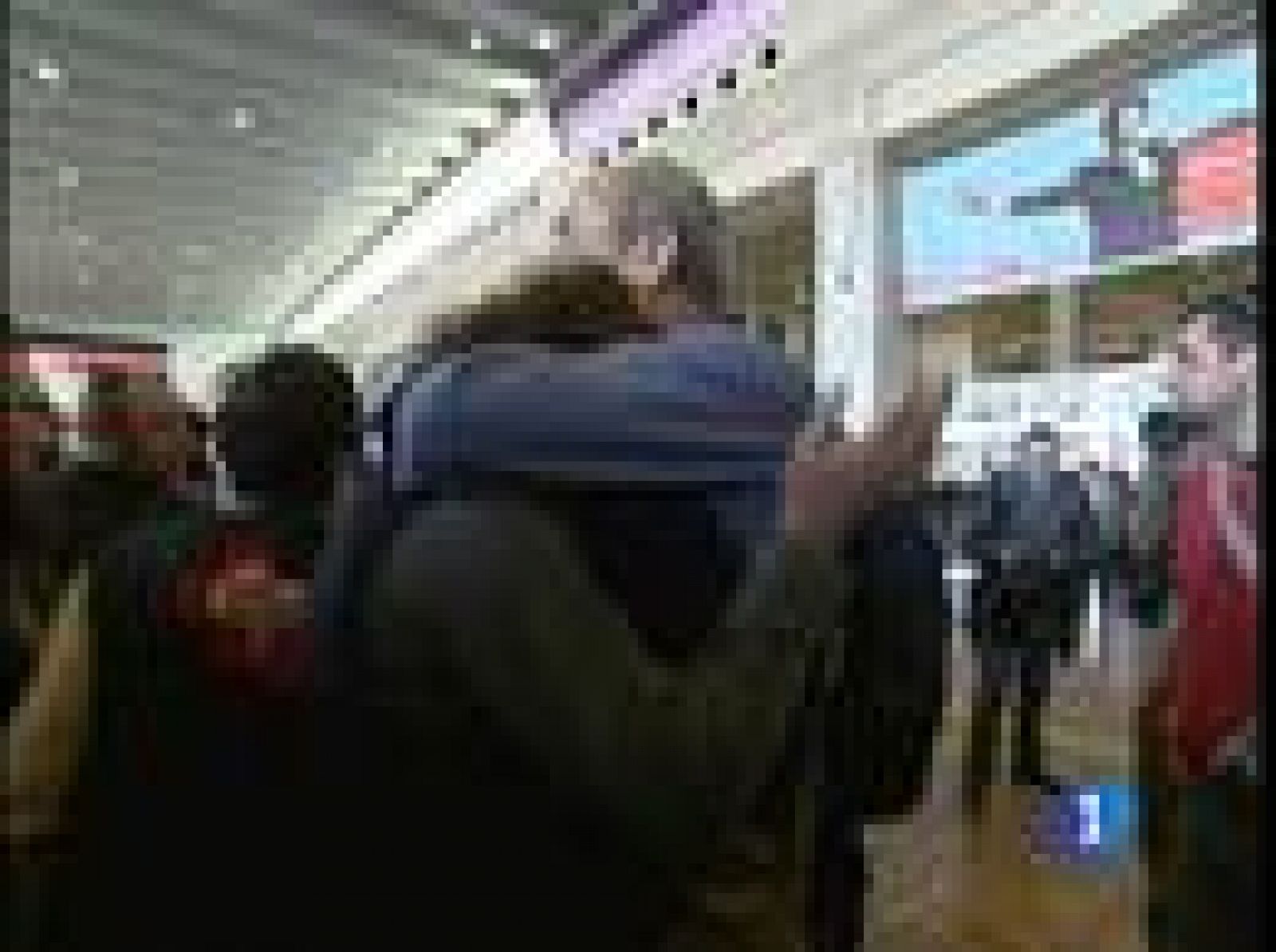 Ya están en Barcelona los compañeros de los tres cooperantes españoles secuestrados | Ver