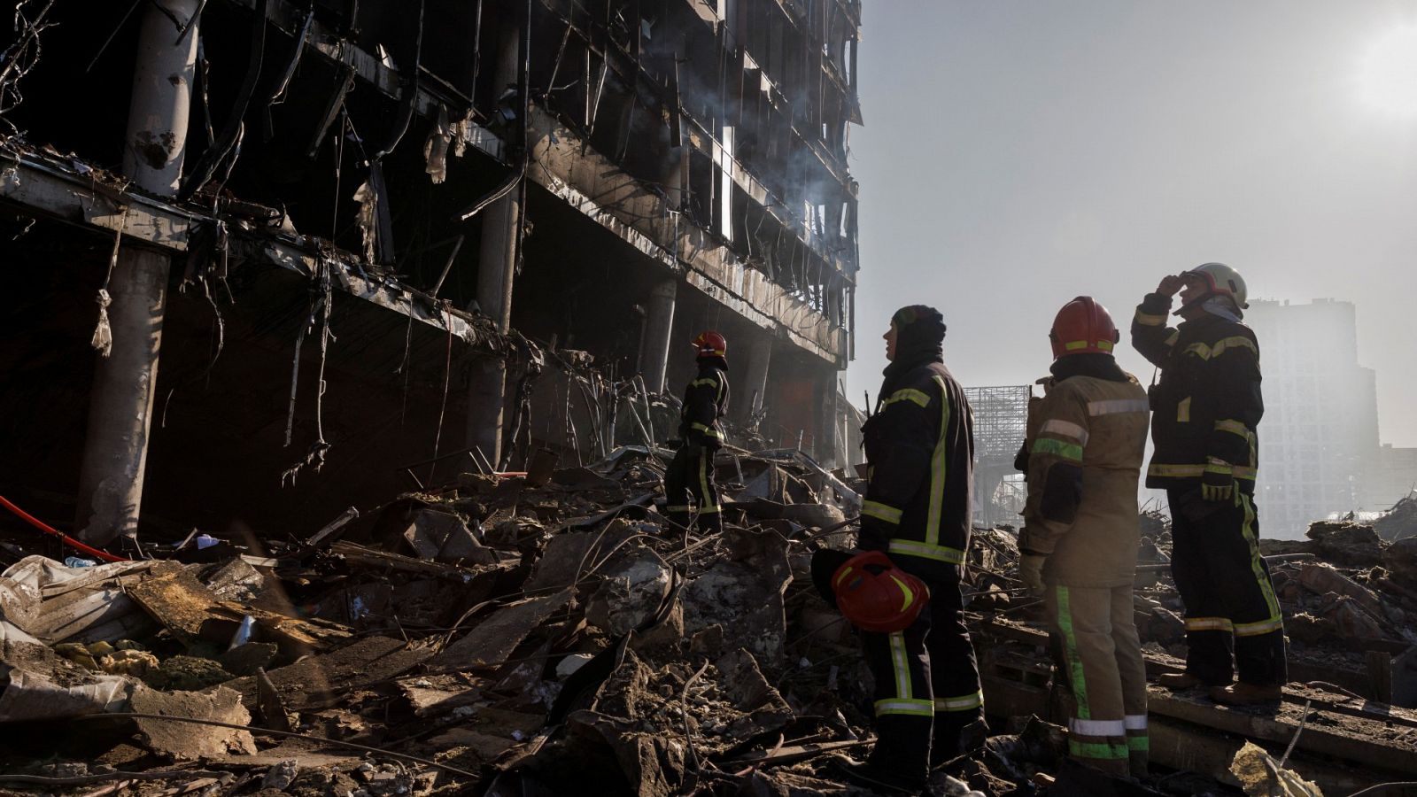 Mueren ocho personas en el bombardeo de un centro comercial en Kiev