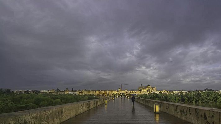 Precipitaciones localmente fuertes y persistentes en el norte de la comunidad Valenciana, sur de Tarragona, Teruel, zonas de Andalucía occidental, Málaga y del sistema Central