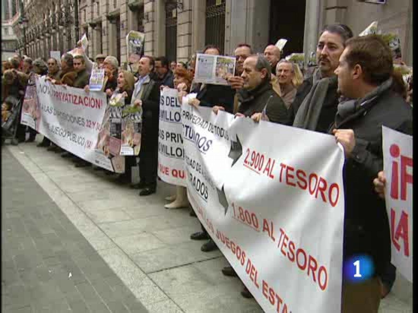 Los vendedores de lotería se han manifestado ante el Ministerio de Economía contra la próxima liberalización del sector