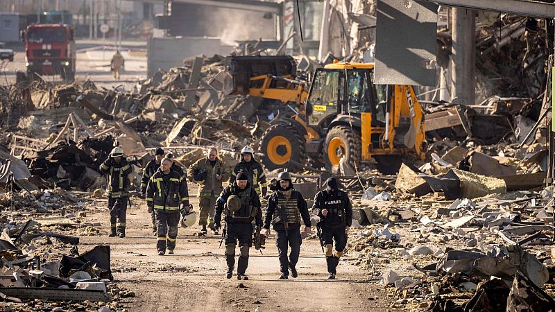 El bombardeo a un centro comercial deja ocho muertos en Kiev