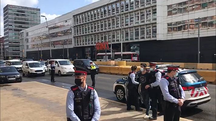 L'Informatiu - Els Mossos i l'autor confés del l'assassinat de la seva exparella fan la reconstrucció del crim