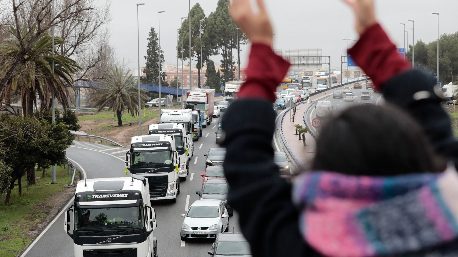 Nuevas patronales de transportistas se suman al paro en su noveno día