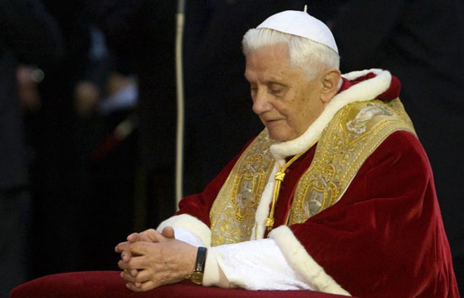 La decisión se ha tomado para evitar que el Papa Benedicto XVI se canse más de lo necesario.